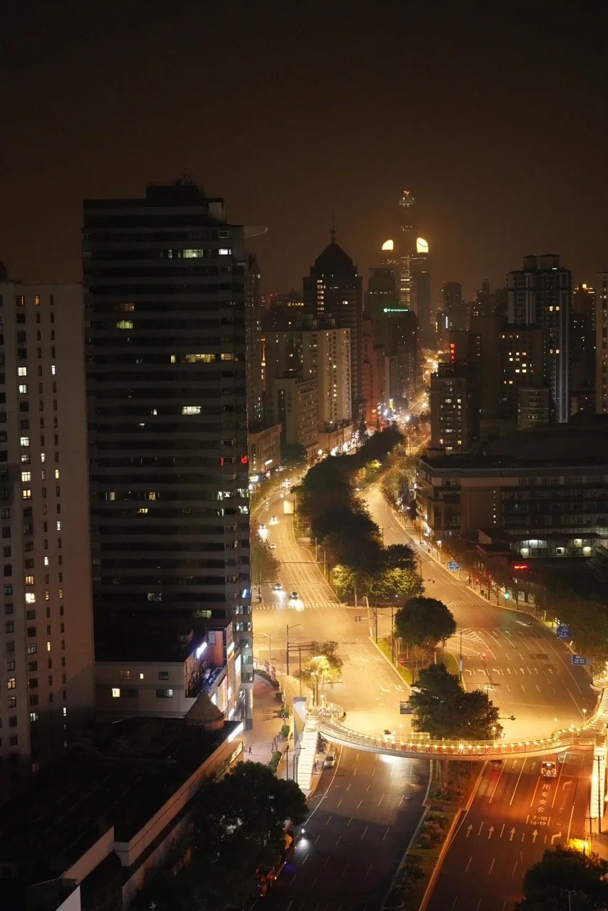 窗外的夜色